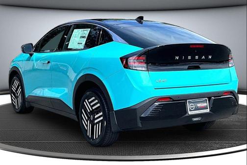 Seabreeze Blue Pearl/Black 2026 Nissan Leaf SV+