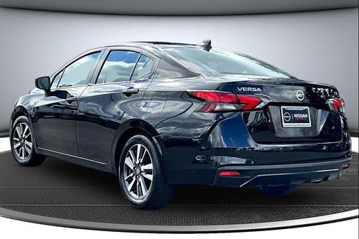 Super Black Metallic 2020 Nissan Versa 1.6 SV