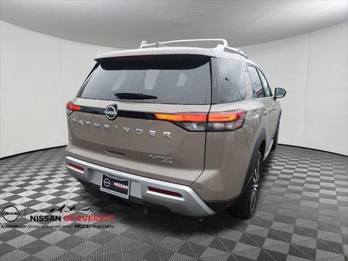 2025 Nissan Pathfinder Platinum 4WD