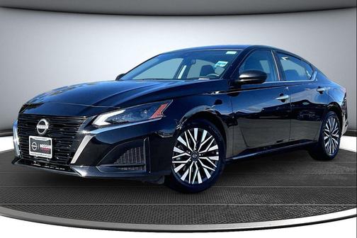 Super Black Clearcoat 2025 Nissan Altima 2.5 SV