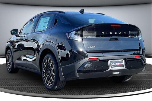 Black Diamond Pearl 2026 Nissan Leaf PLATINUM+