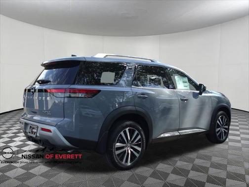 2025 Nissan Pathfinder Platinum 4WD