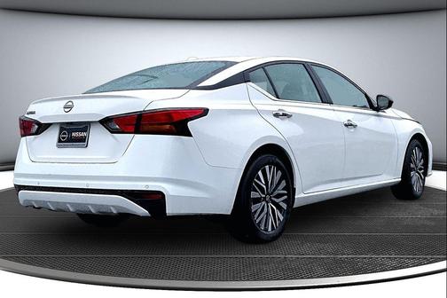 Glacier White 2025 Nissan Altima 2.5 SV