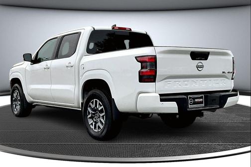 2024 Nissan Frontier SL