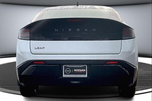 Everest White Pearl Tricoat 2026 Nissan Leaf SV+