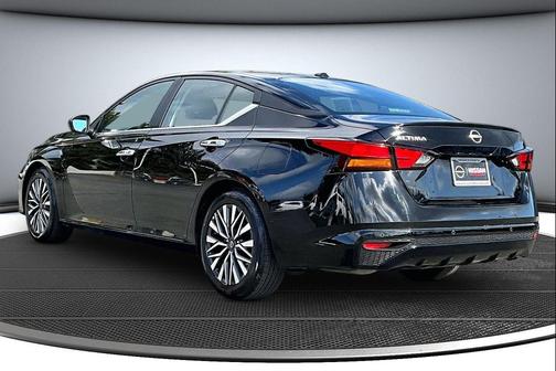 Super Black Clearcoat 2025 Nissan Altima 2.5 SV