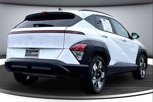 Atlas White 2025 Hyundai KONA SEL