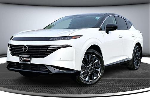 Everest White Pearl Tricoat/Super Black 2026 Nissan Murano Platinum