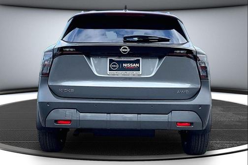 Gun Metallic/Scarlet Ember Tintcoat 2026 Nissan Kicks SV