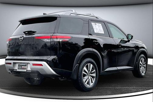 2024 Nissan Pathfinder SL 4WD