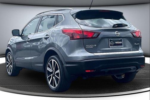 Gun Metallic 2018 Nissan Rogue Sport SL