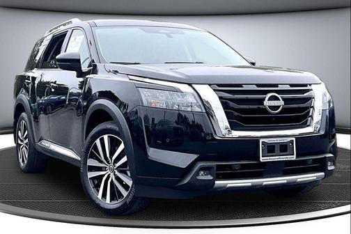 Super Black 2025 Nissan Pathfinder Platinum 4WD