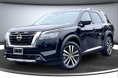 Super Black 2025 Nissan Pathfinder Platinum 4WD