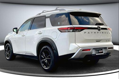 2023 Nissan Pathfinder SL 4WD