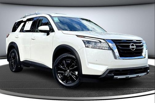 2023 Nissan Pathfinder SL 4WD