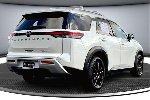 2023 Nissan Pathfinder SL 4WD