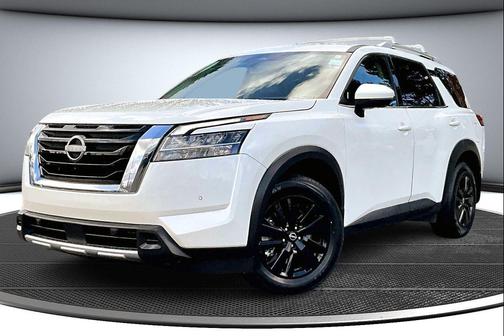 2023 Nissan Pathfinder SL 4WD