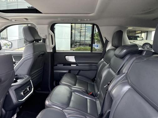 OXFORD WHITE 2025 Ford Expedition ACTIVE