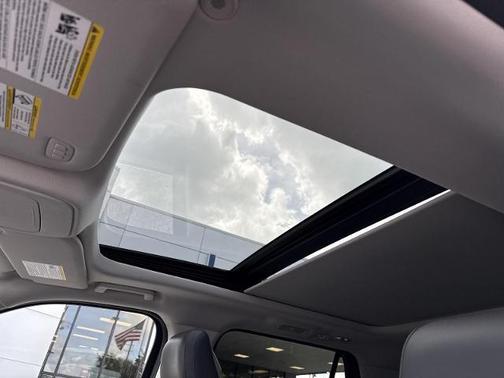 OXFORD WHITE 2025 Ford Expedition ACTIVE