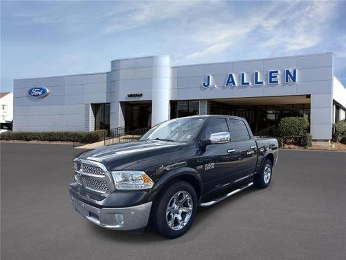 Brilliant Black Crystal Pearlcoat 2018 RAM 1500 LARAMIE