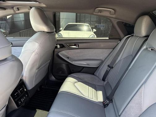 White 2019 Toyota Avalon XLE TOURING