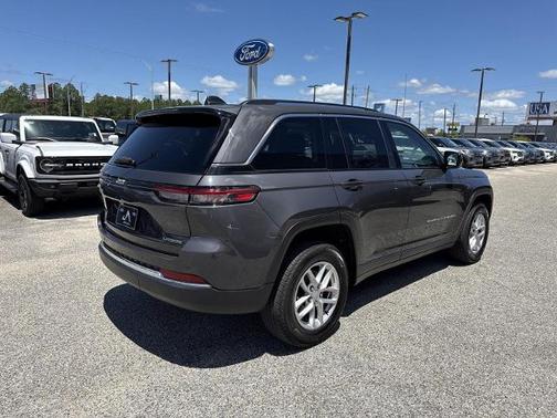 Metallic 2024 Jeep Grand Cherokee LAREDO