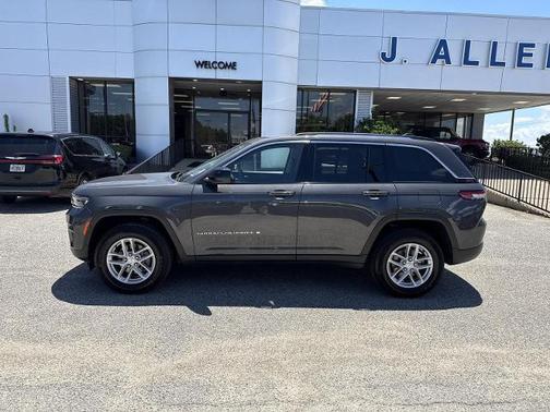 Metallic 2024 Jeep Grand Cherokee LAREDO