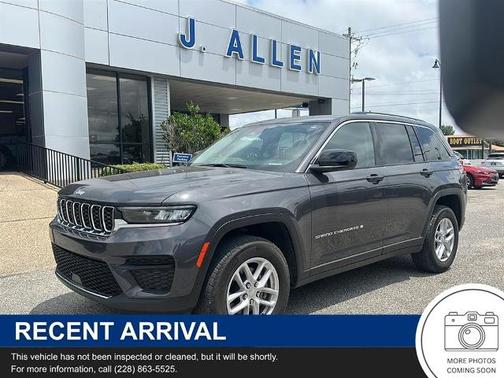 Metallic 2024 Jeep Grand Cherokee LAREDO