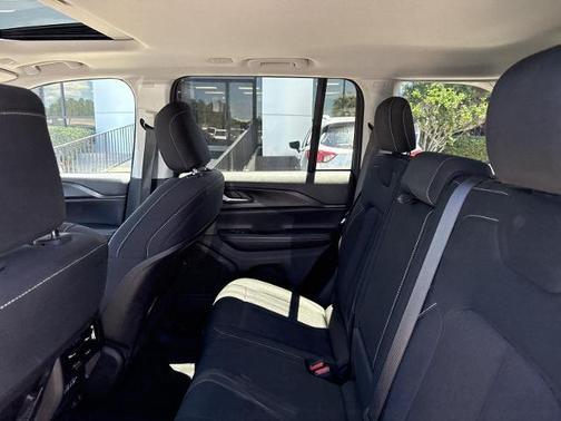 Metallic 2024 Jeep Grand Cherokee LAREDO