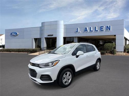 Summit White 2022 Chevrolet Trax LT
