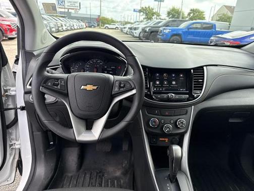 Summit White 2022 Chevrolet Trax LT