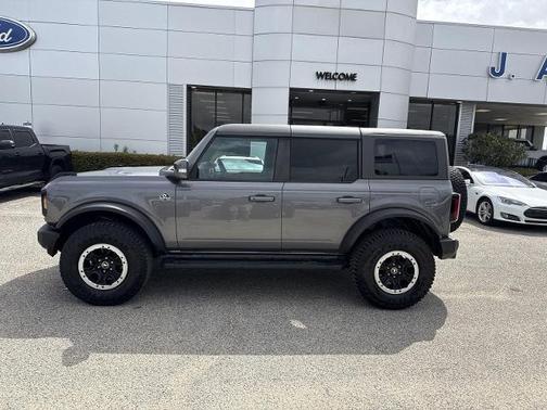 CARBONIZED GRAY METALLIC 2023 Ford Bronco OUTER BANKS ADVANCED
