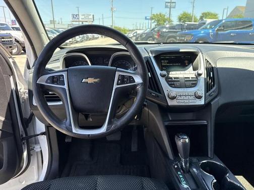 Summit White 2017 Chevrolet Equinox LT