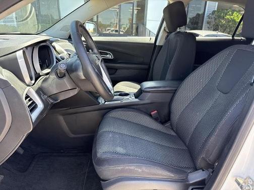 Summit White 2017 Chevrolet Equinox LT