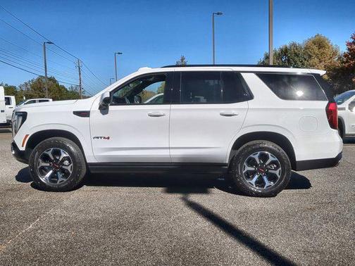2025 GMC Yukon 4WD AT4