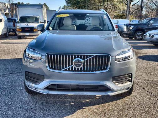 2022 Volvo XC90 T6 Momentum