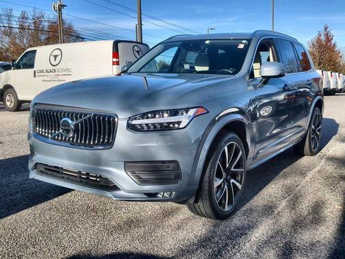 2022 Volvo XC90 T6 Momentum