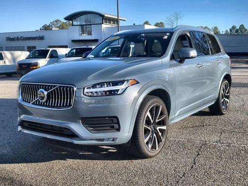 2022 Volvo XC90 T6 Momentum