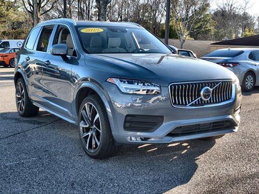 2022 Volvo XC90 T6 Momentum