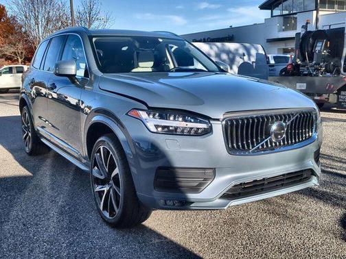 2022 Volvo XC90 T6 Momentum