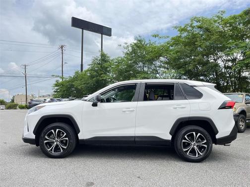 2022 Toyota RAV4 LE