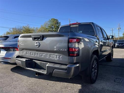 2024 Nissan Frontier SL