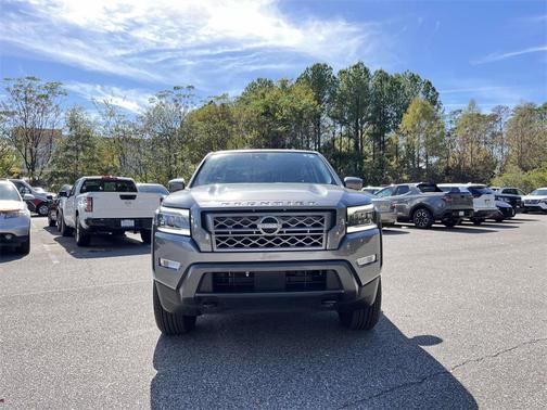 2024 Nissan Frontier SL