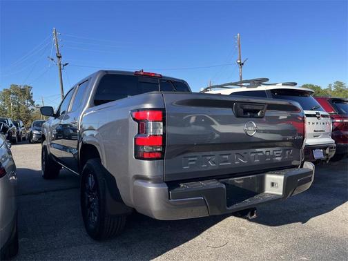 2024 Nissan Frontier SL