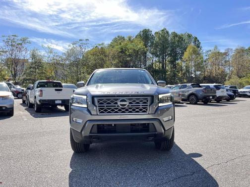 2024 Nissan Frontier SL