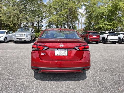 2025 Nissan Versa 1.6 SR