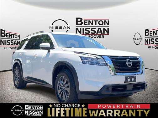 2022 Nissan Pathfinder SV