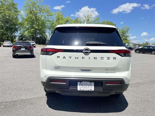 2022 Nissan Pathfinder SV