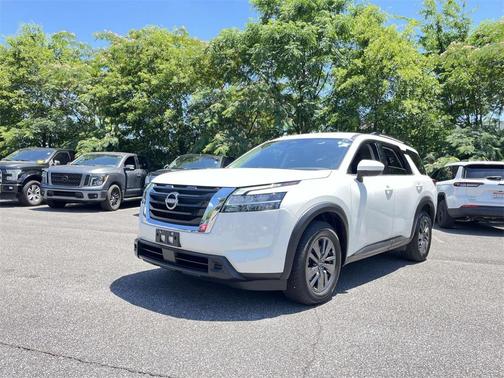 2022 Nissan Pathfinder SV