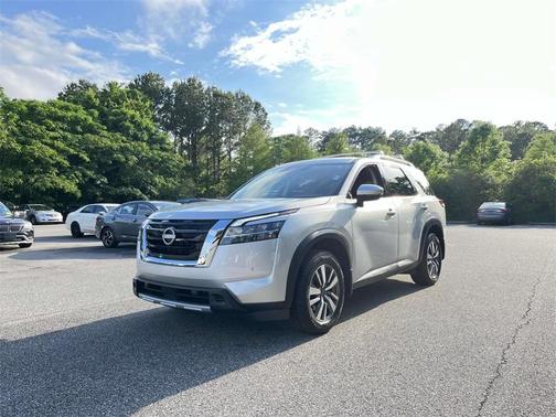 2024 Nissan Pathfinder SL